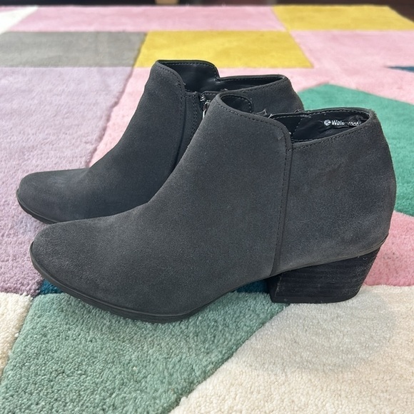 Blondo Villa Waterproof Dark Grey Suede Ankle Boots Booties - Picture 7 of 17